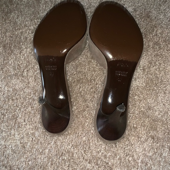 🔥🔥”FENDI”🔥🔥SUEDE🔥🔥OPEN TOE KITTEN HEEL🔥🔥 - Picture 7 of 9